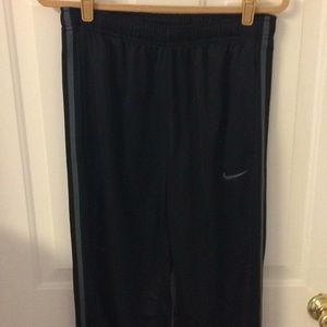 Nike black plants with a gray stripe